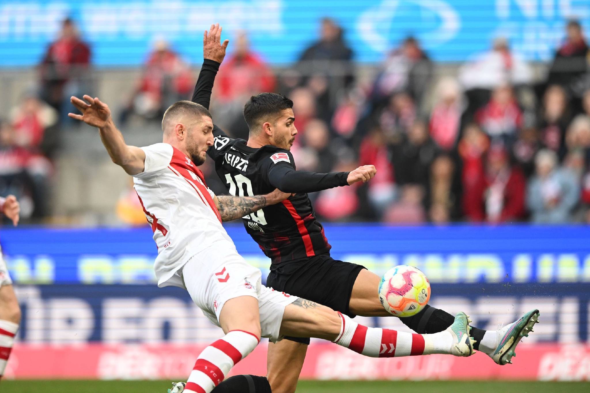 阿贾克斯全胜，埃因霍温劲敌难敌