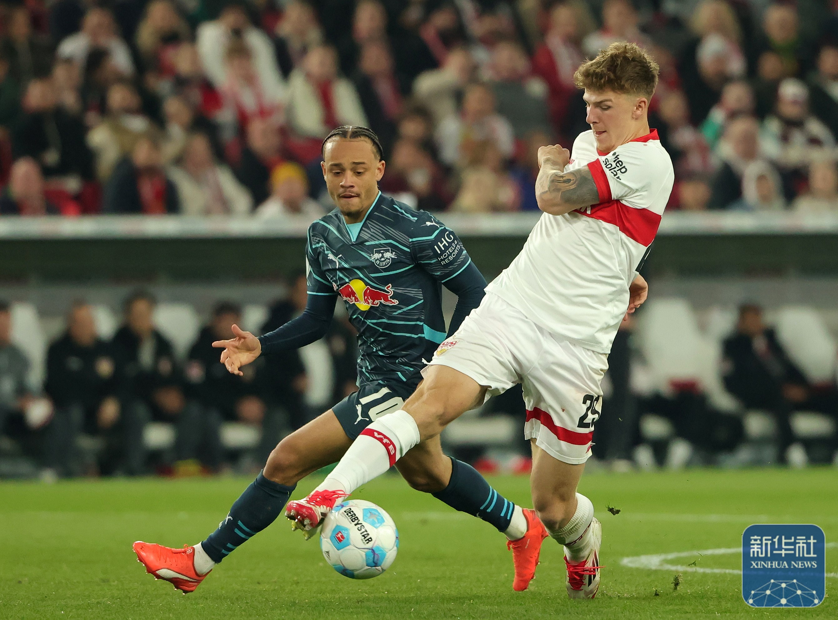 连胜终结！德国队赛车赛事中意外险胜对手的简单介绍