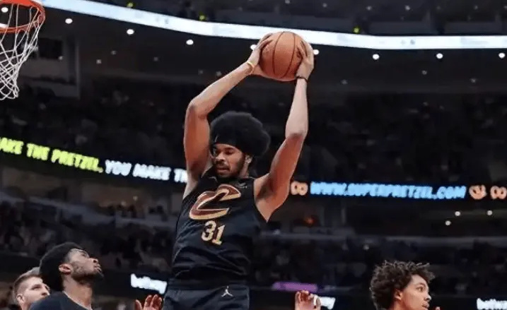 米切尔复出首战，连续三场30+状态火爆，全明星入选成为焦点！