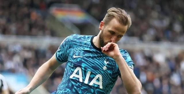 包含凯恩在利物浦比赛中惊险取胜，战术调整引发热议！的词条